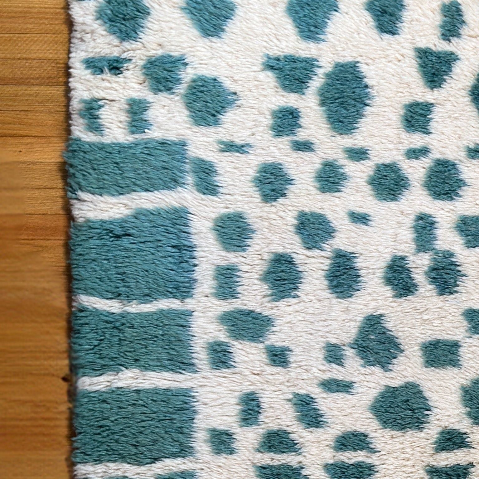 Scale - White & Green Moroccan Rug - SAINT RIDGE
